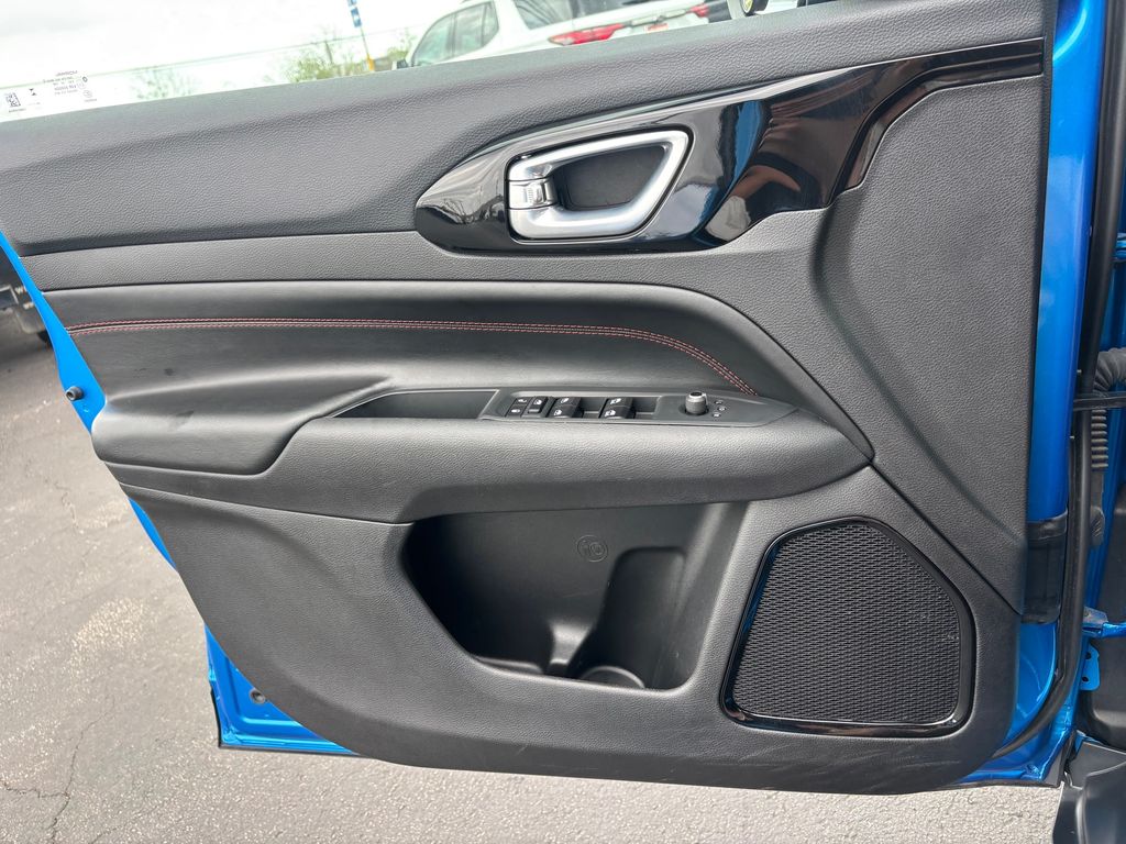 Used Car 2025 Jeep Compass  Trailhawk For Sale Under $30,000 In Austin, Texas