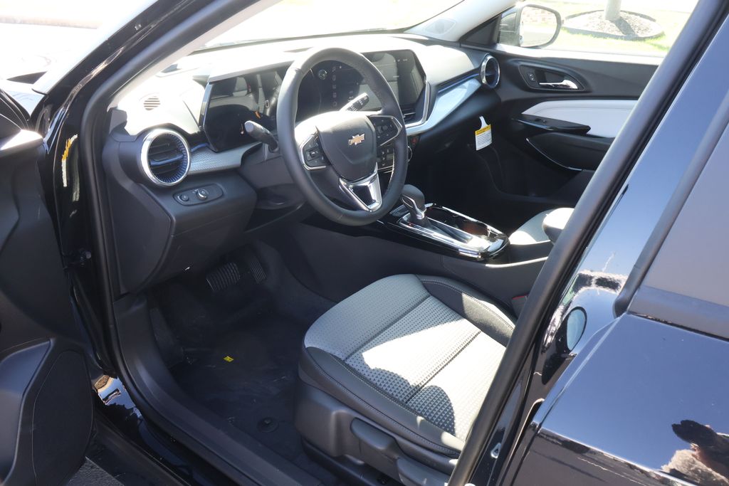 Thumbnail: 2026 Chevrolet Trax - 13