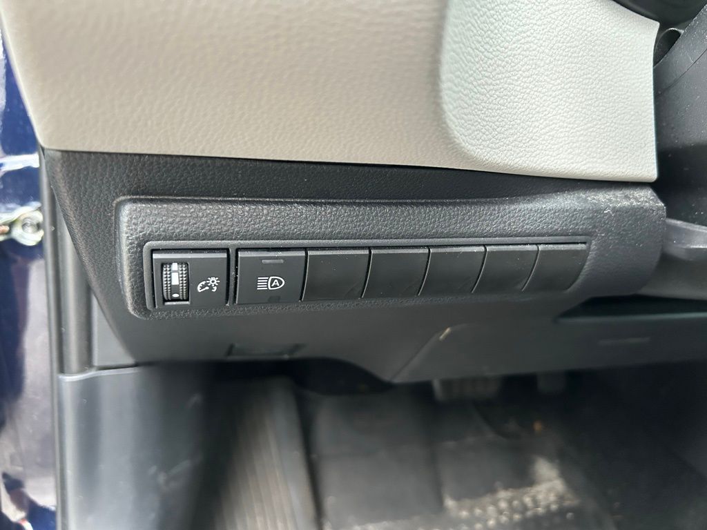 2024 Toyota Corolla LE 17