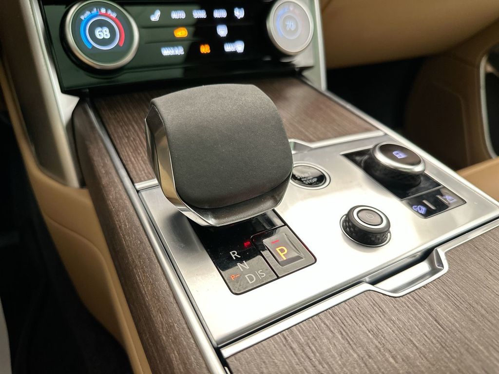 2023 Land Rover Range Rover SE 14