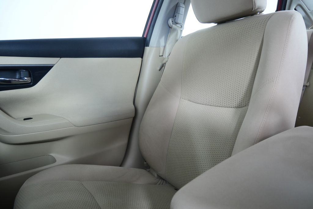 Thumbnail: 2014 Nissan Altima - 26