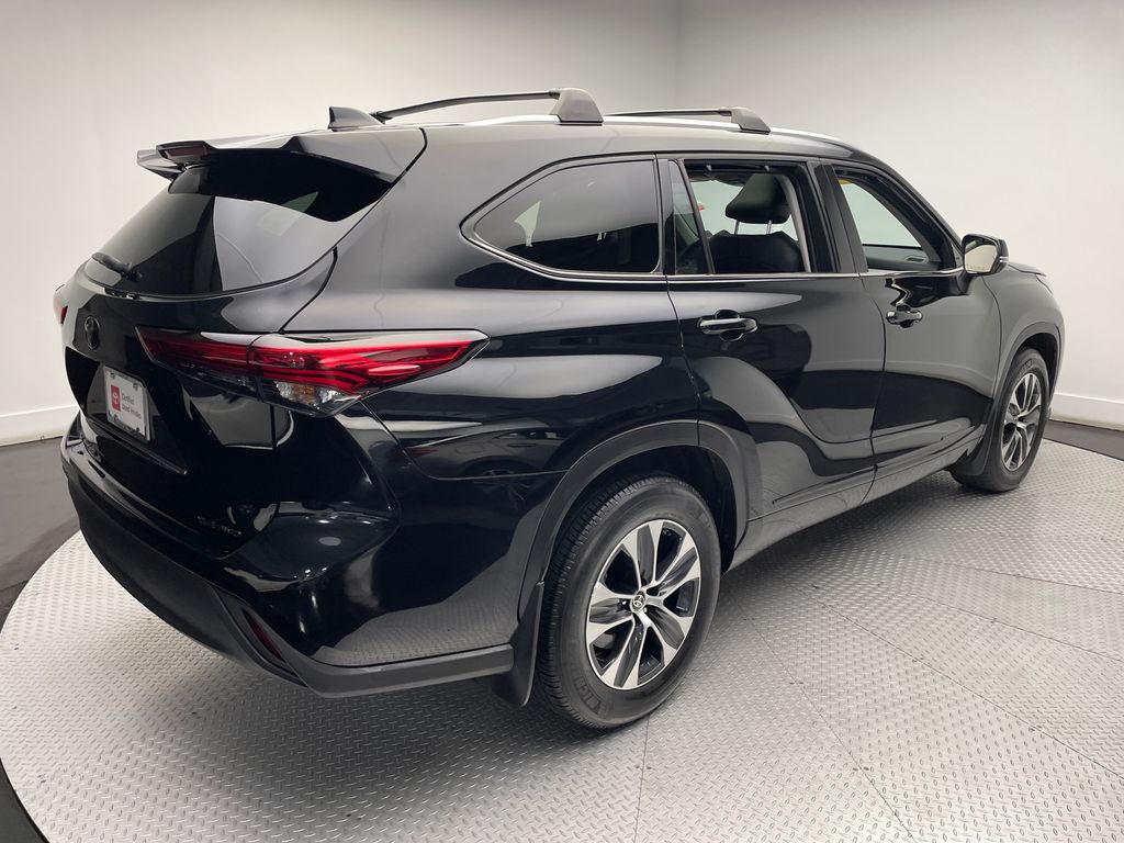 2022 Toyota Highlander XLE 5