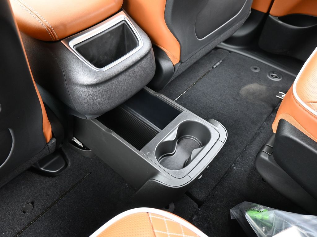 New 2026 Diamond Black Crystal Pearlcoat Chrysler Pinnacle image 35