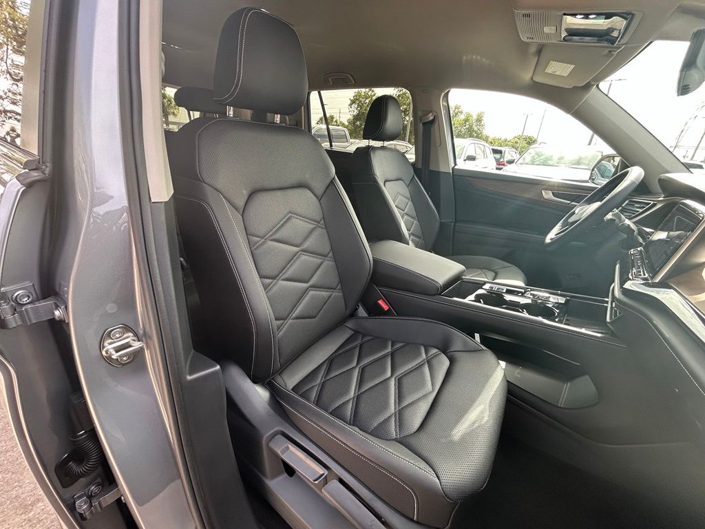New 2026 Silver Mist Metallic Volkswagen 2.0T SE image 29