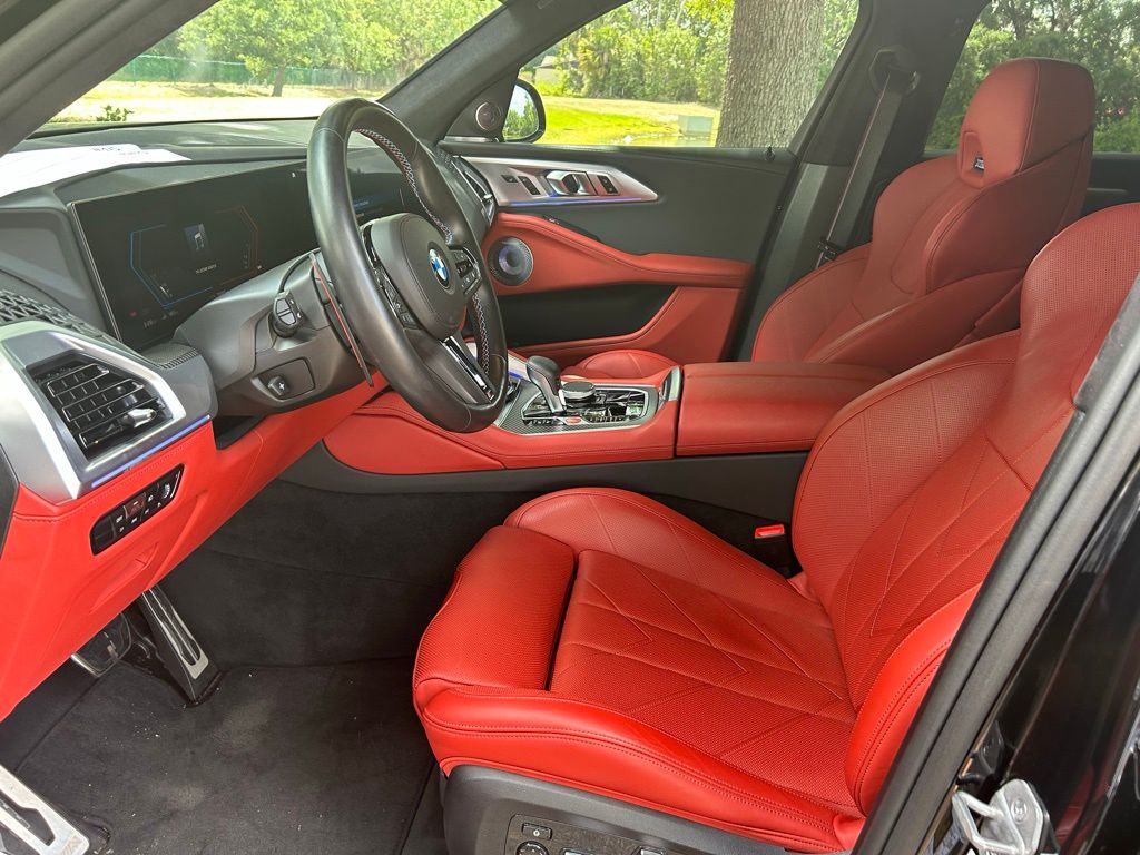 2023 BMW XM  13