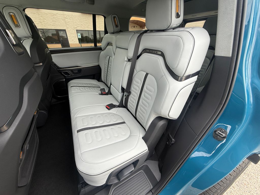 Rivian R1S