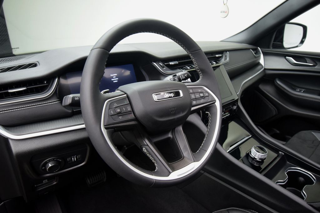 used 2024 Jeep Grand Cherokee car, priced at $32,000
