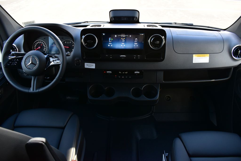 Thumbnail: 2025 Mercedes-Benz Sprinter - 23