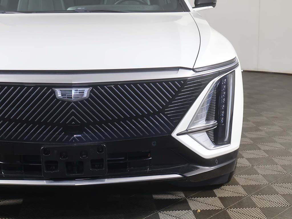 Used 2024 White Cadillac Tech image 14