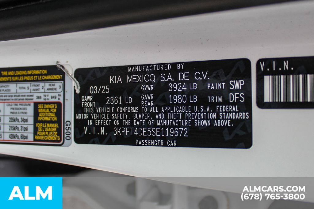 Used 2025 White Kia LXS image 40