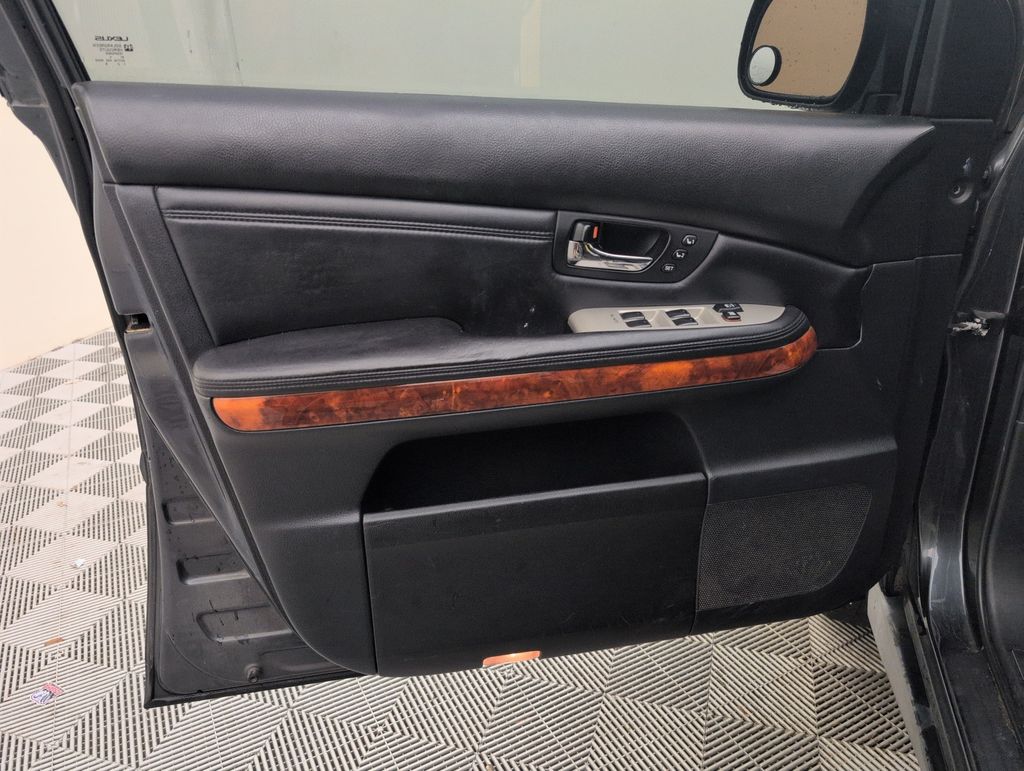 Used 2005 Black Lexus 330 image 23