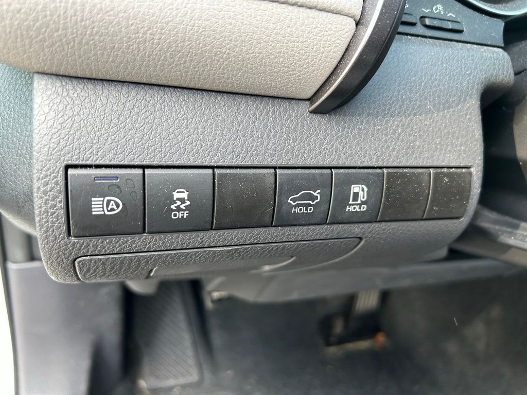 Thumbnail: 2024 Toyota Camry - 18