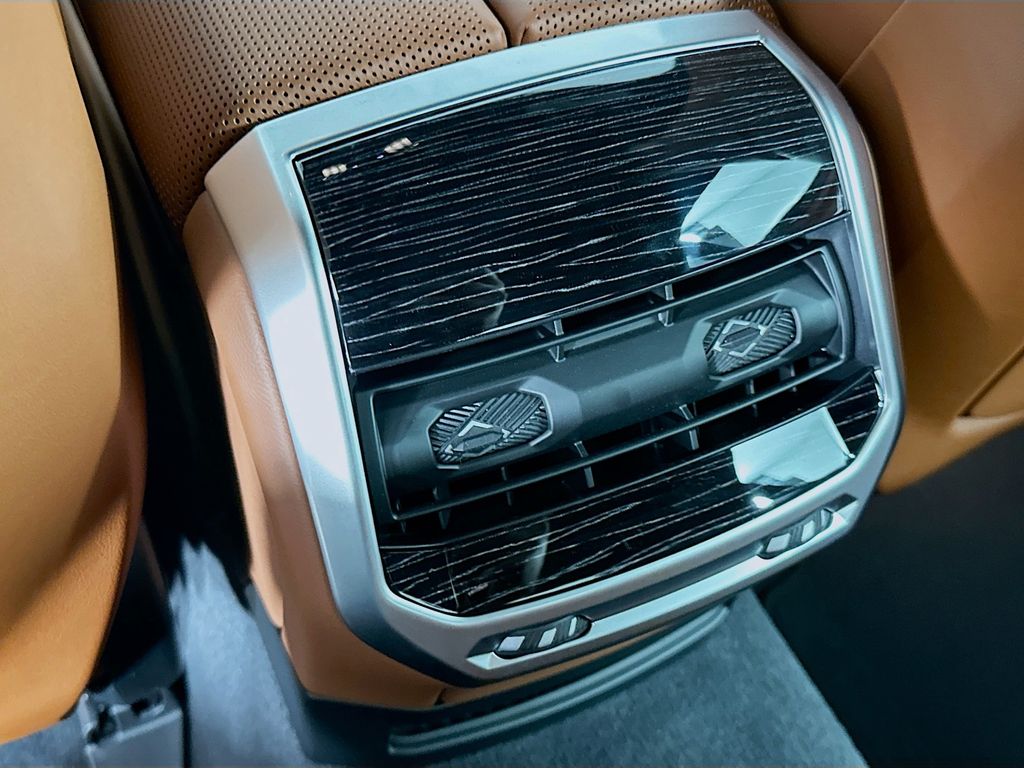 2025 BMW 7 Series 740i xDrive 18