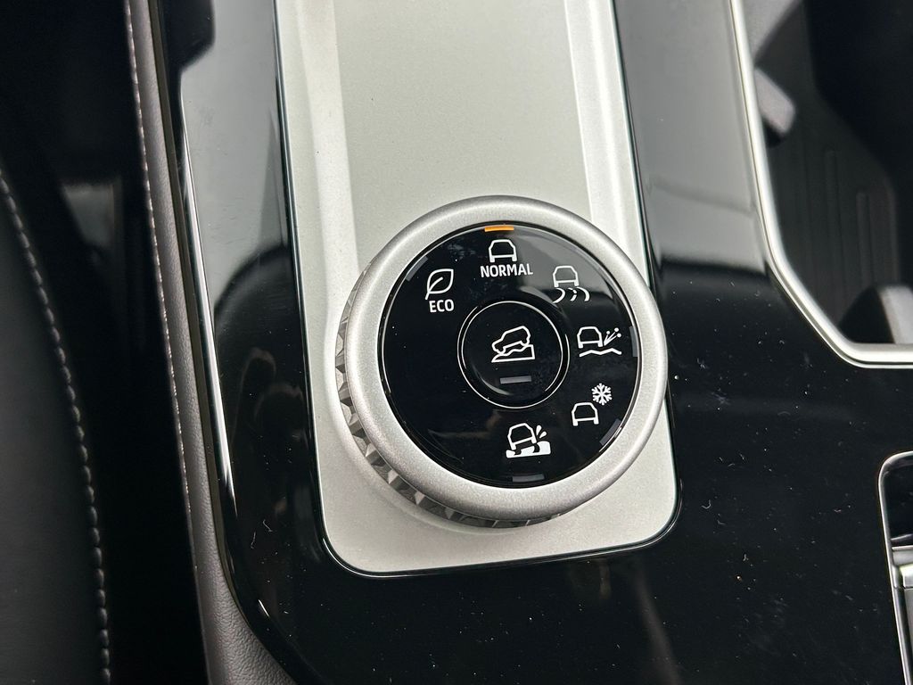 New 2026 White / Black Mitsubishi Trail Edition image 23