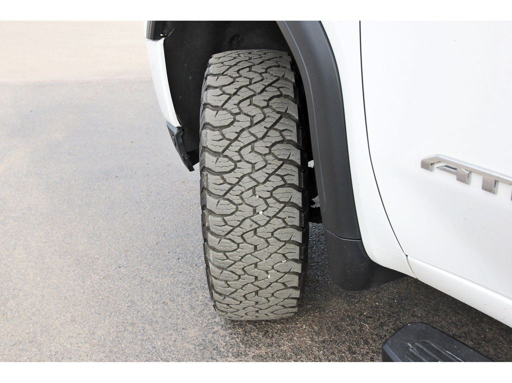 2021 GMC Sierra 2500HD AT4 White at River Oaks CDJR