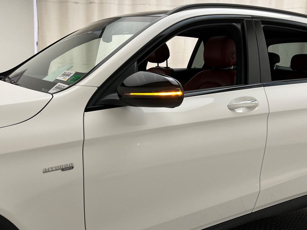 Thumbnail: 2022 Mercedes-Benz GLC - 10