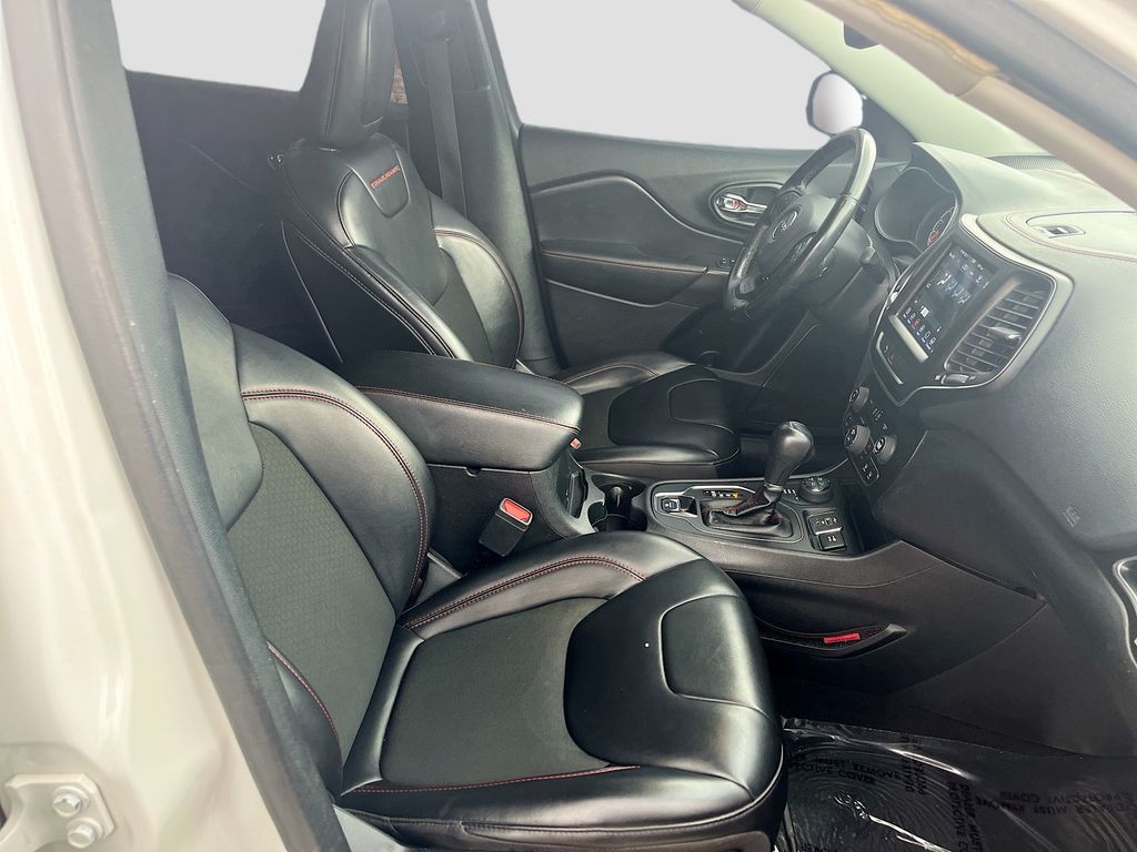Used 2020 White Jeep Trailhawk image 27