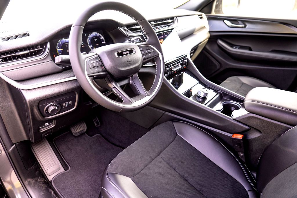New Car 2025 Jeep Grand Cherokee  Altitude X For Sale Under $50,000 In Taylor, Texas