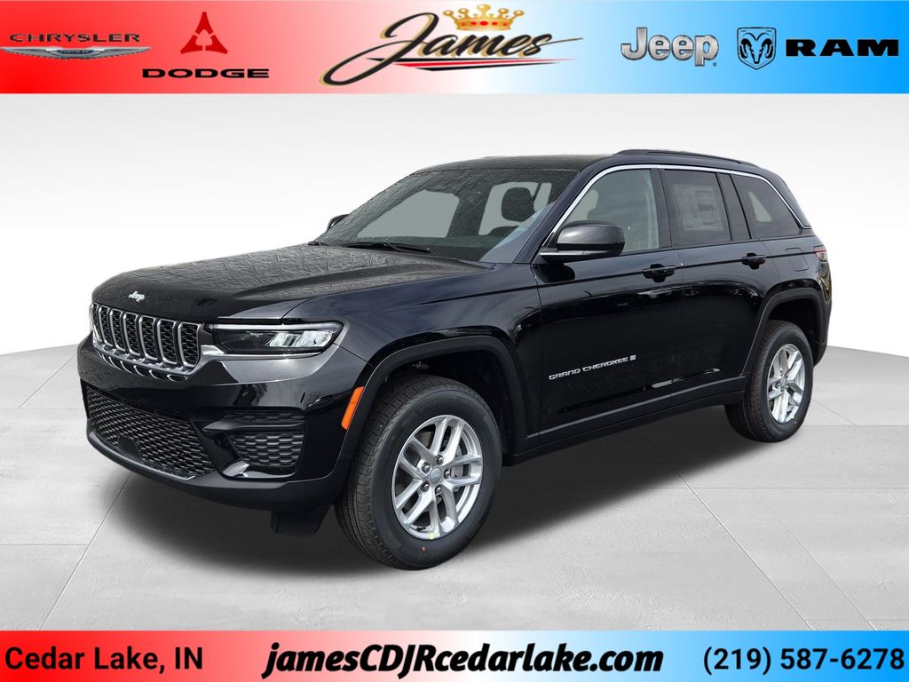 Diamond Black Crystal Pearlcoat 2026 Jeep Grand Cherokee SUV / Crossover Four-Wheel Drive 8-Speed Automatic