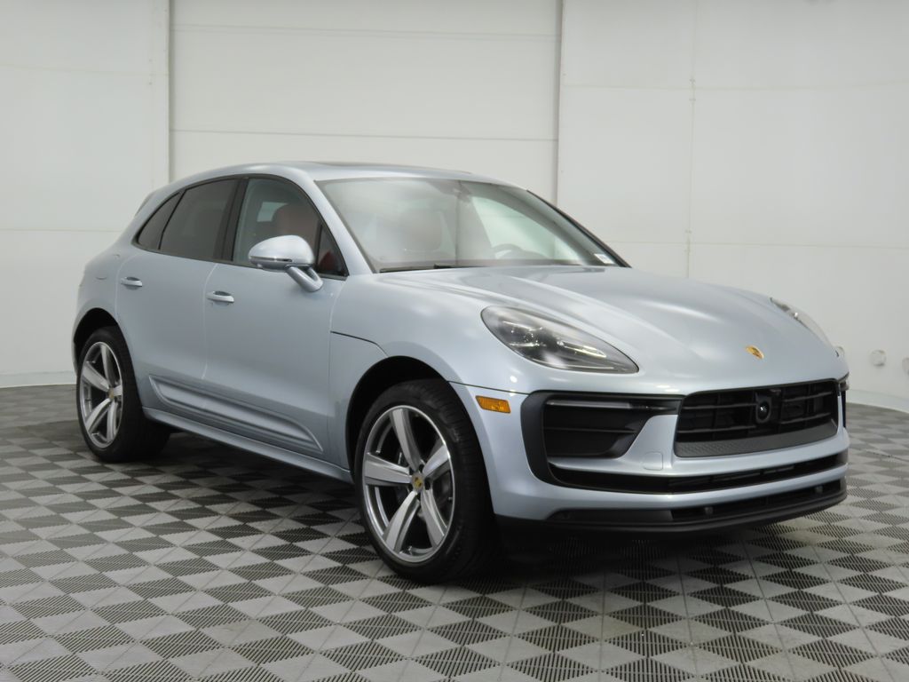 2025 Porsche Macan  3