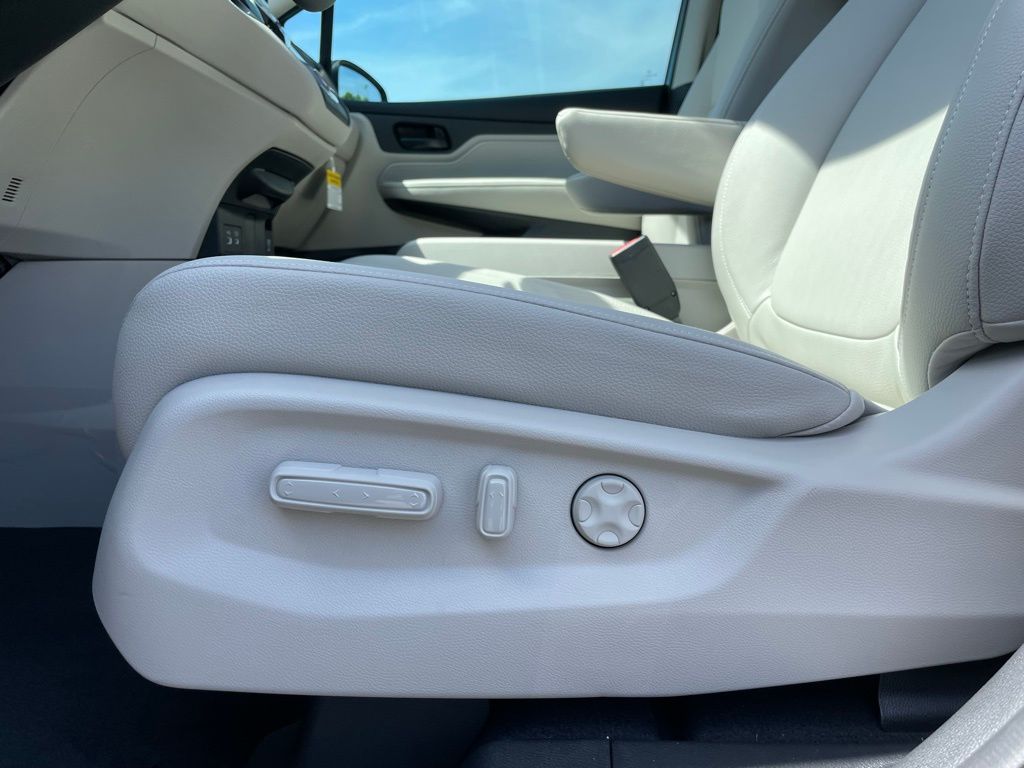 Thumbnail: 2026 Honda Odyssey - 25