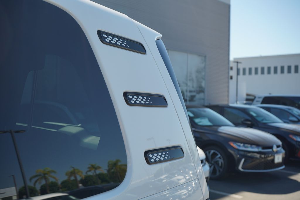 Thumbnail: 2025 Volkswagen ID.Buzz - 13