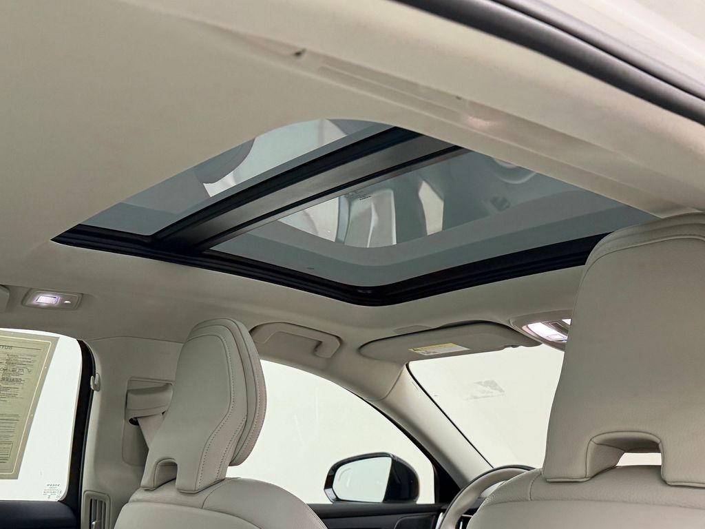 Thumbnail: 2024 Volvo S60 - 14