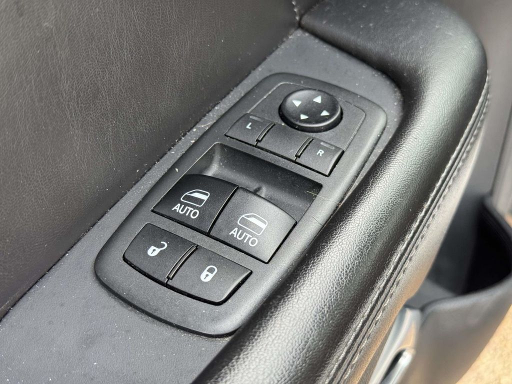 Used 2018 White Dodge R/T Scat Pack image 27