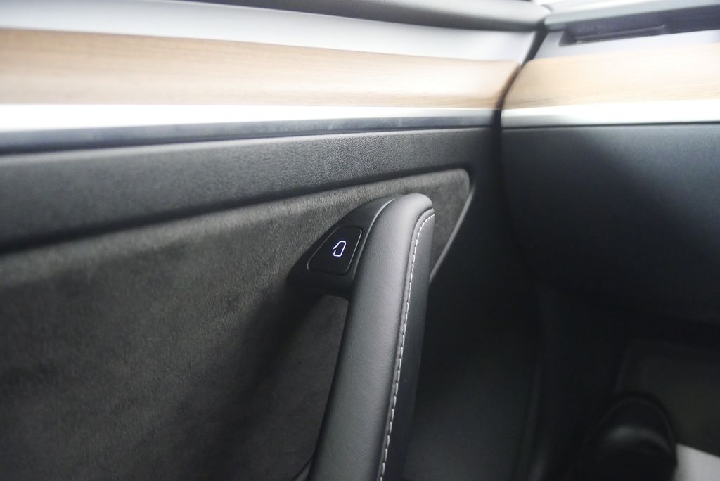 Thumbnail: 2023 Tesla Model 3 - 18