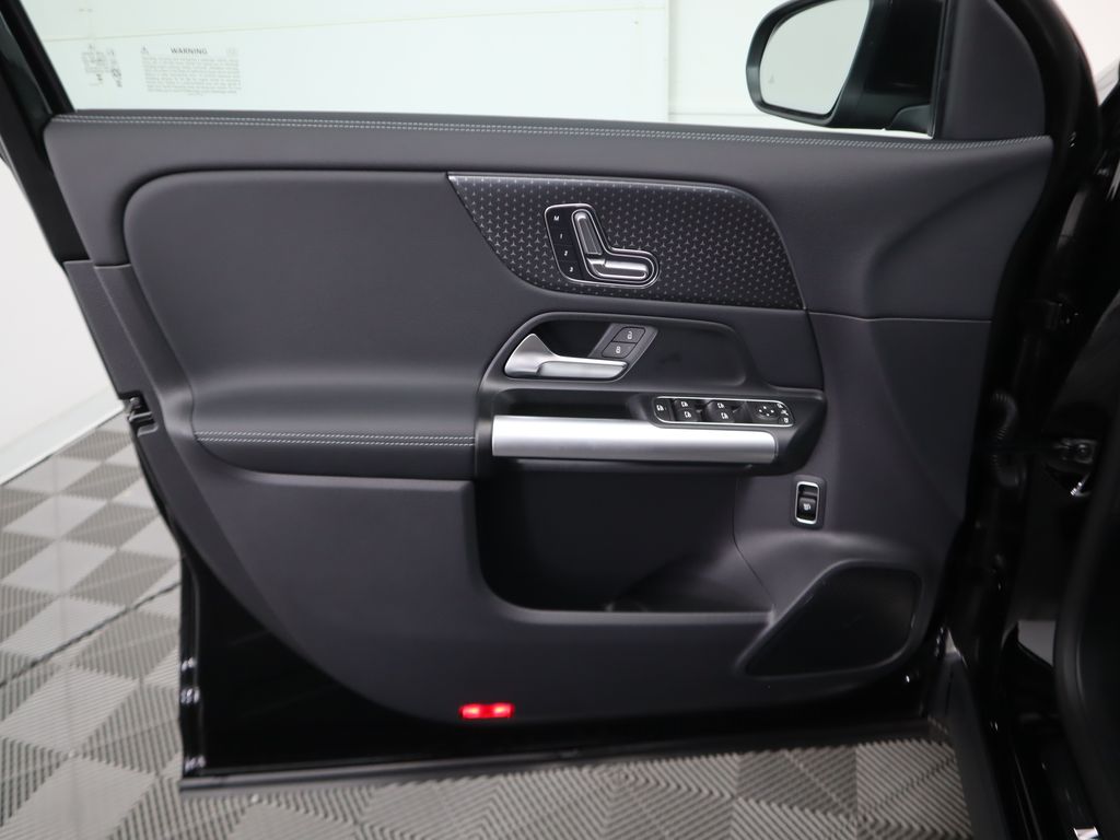 Thumbnail: 2025 Mercedes-Benz GLA - 26