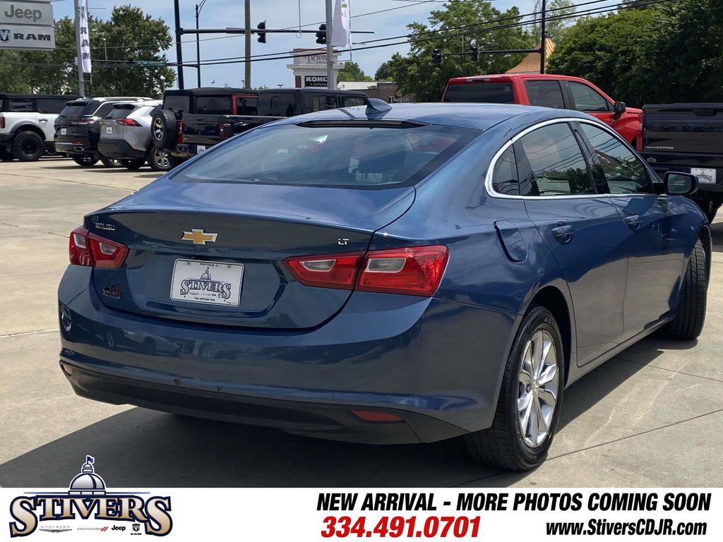2025 Lakeshore Blue Metallic Chevrolet Malibu LT FWD Sedan
