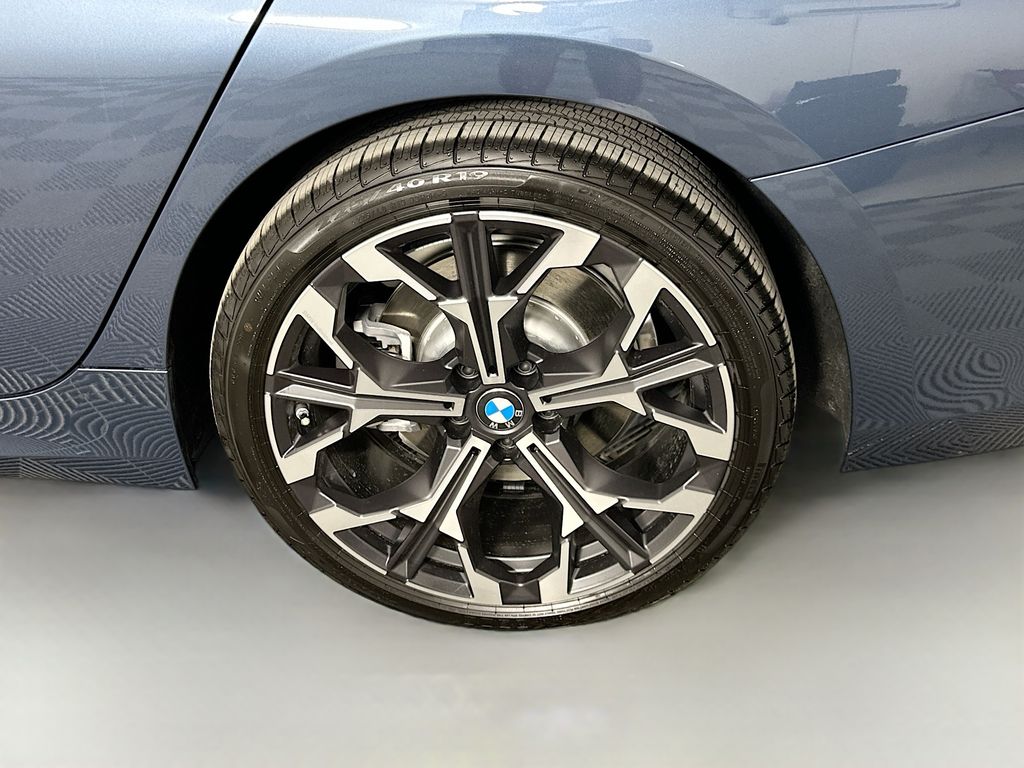Thumbnail: 2025 BMW 3 Series - 23