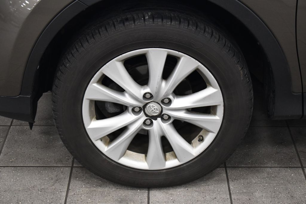 Thumbnail: 2013 Toyota RAV4 - 8