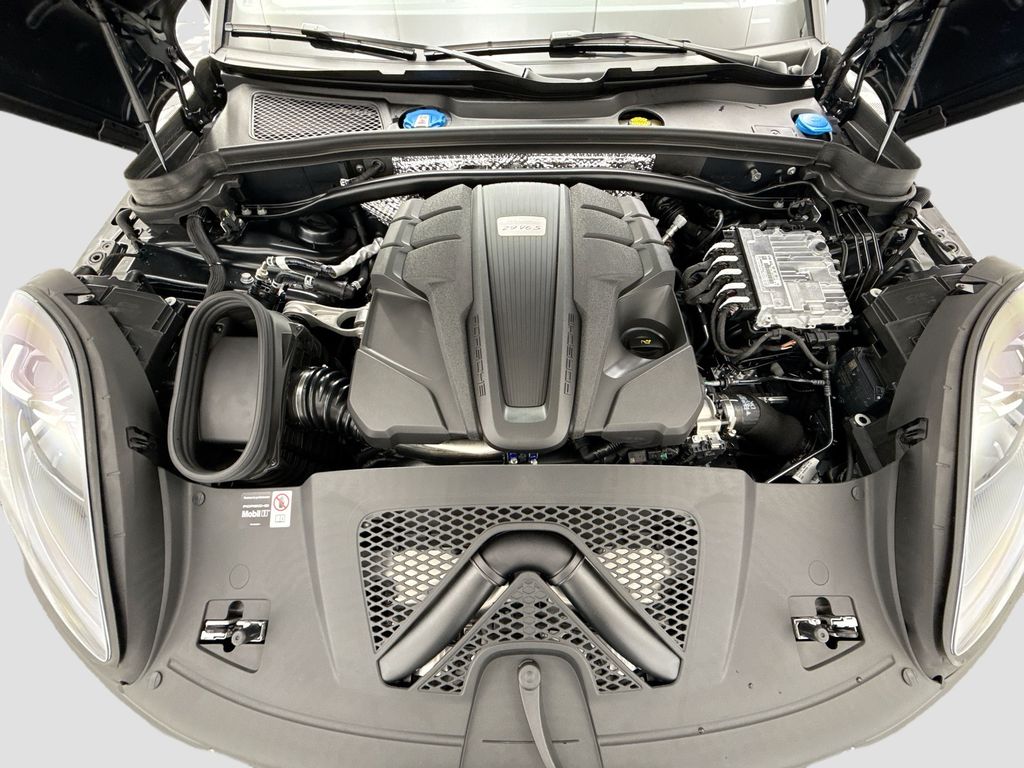 Thumbnail: 2026 Porsche Macan - 30