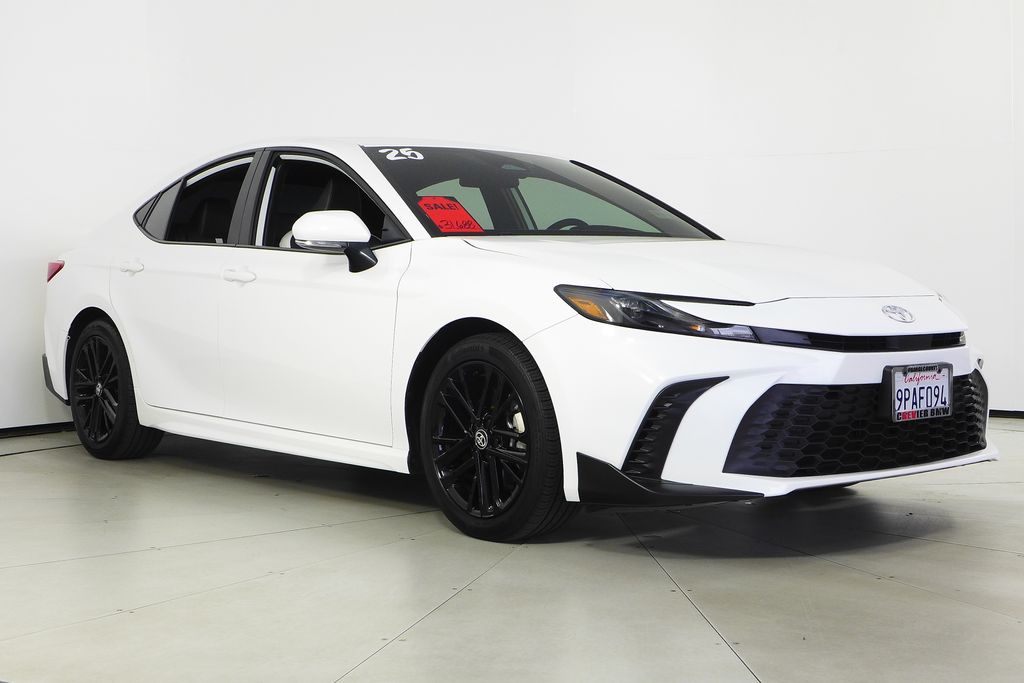 2025 Toyota Camry SE 4