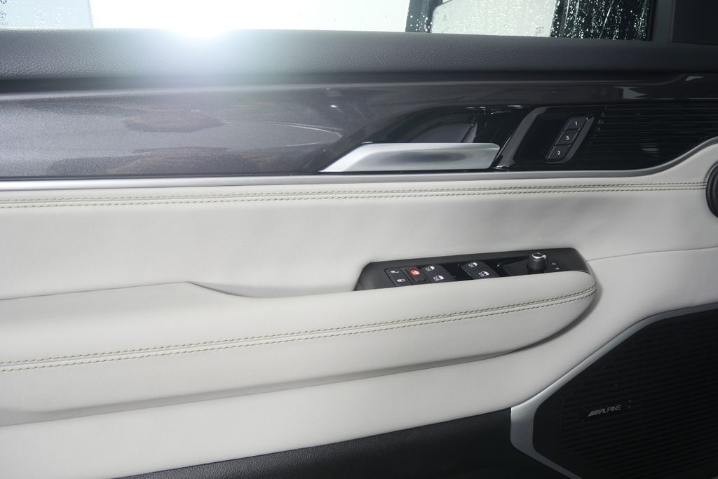 Thumbnail: 2024 Jeep Wagoneer - 8