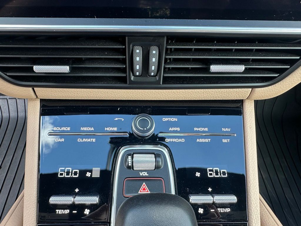 Thumbnail: 2023 Porsche Cayenne - 25