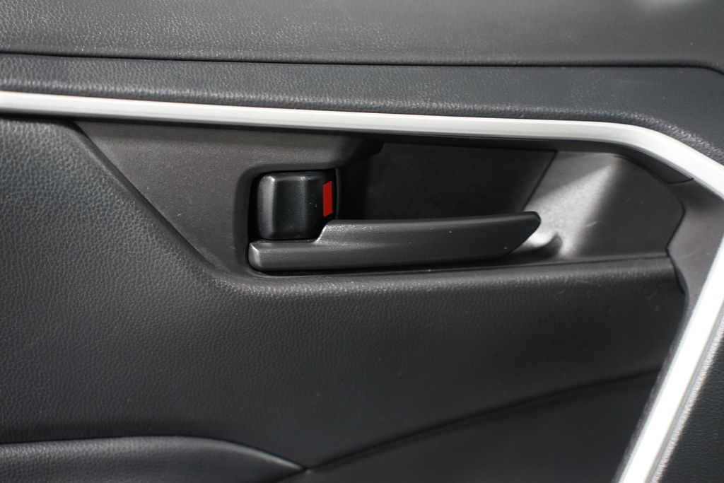 2022 Toyota RAV4 LE 29