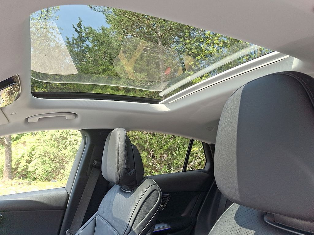 Thumbnail: 2025 Mercedes-Benz GLC - 11