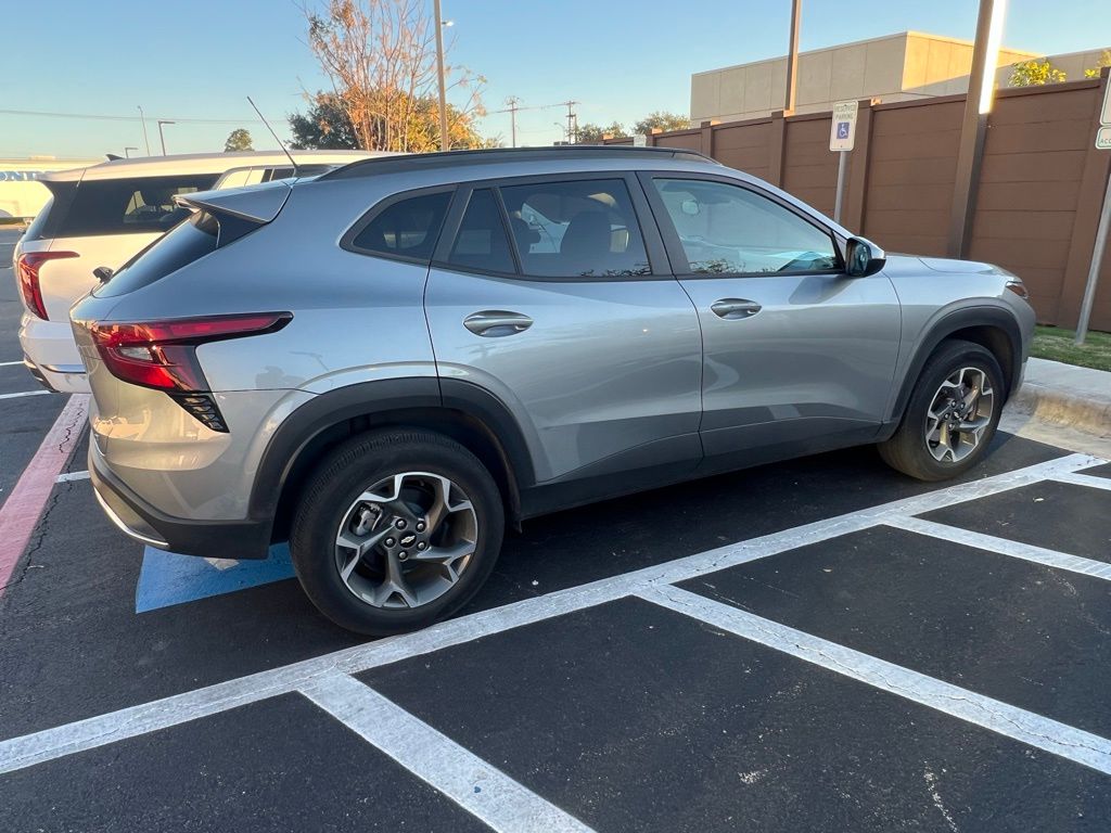 Thumbnail: 2024 Chevrolet Trax - 6