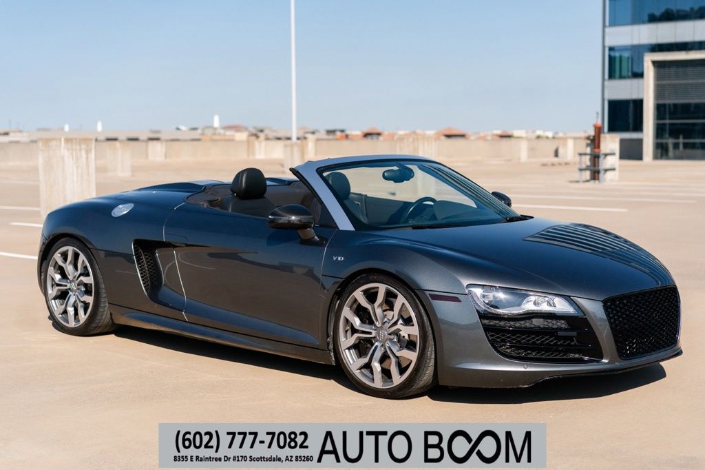 Daytona Gray Pearl Effect/Black Roof 2012 Audi R8 5.2 quattro Spyder AWD Convertible All-Wheel Drive 6-Speed Manual