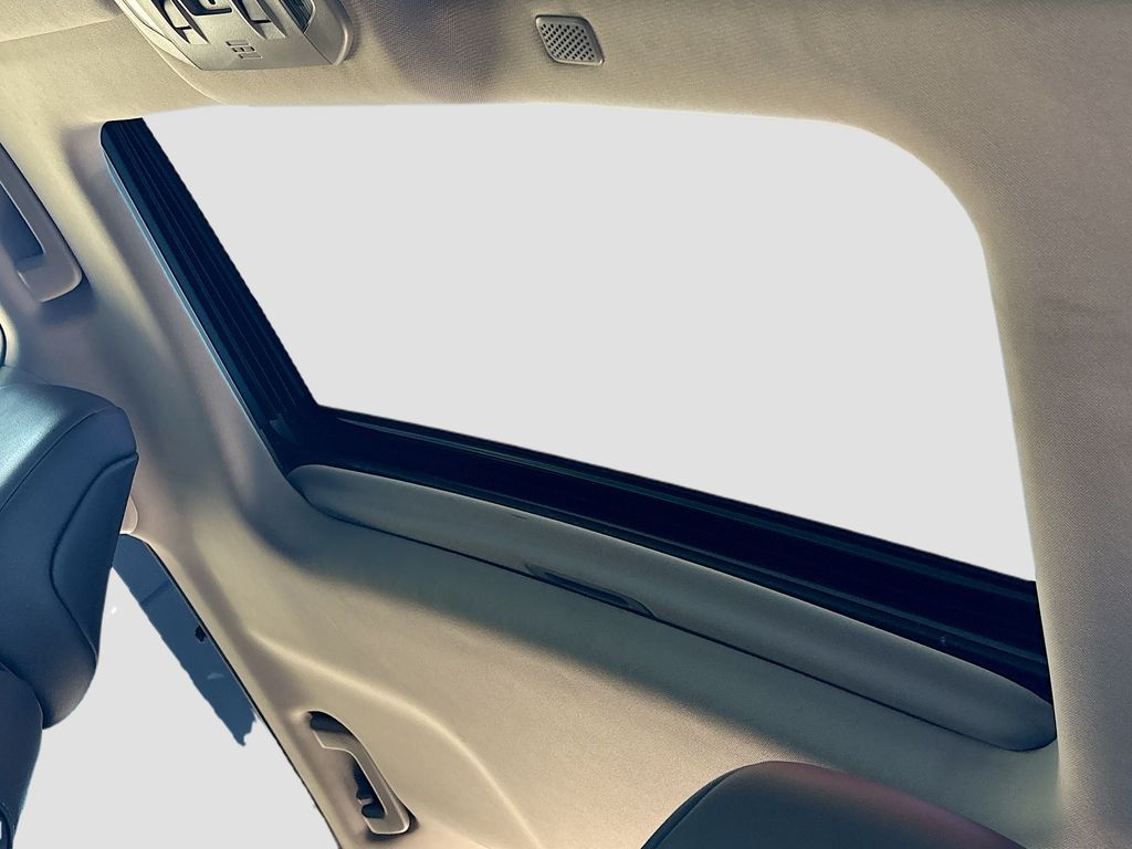 Thumbnail: 2020 Toyota Highlander - 18