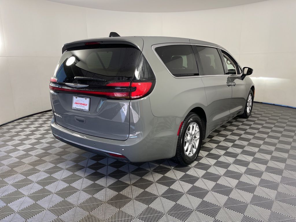 2023 Chrysler Pacifica Touring L 5