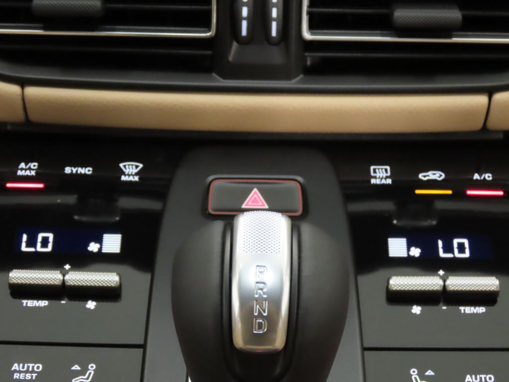 Thumbnail: 2026 Porsche Macan - 25