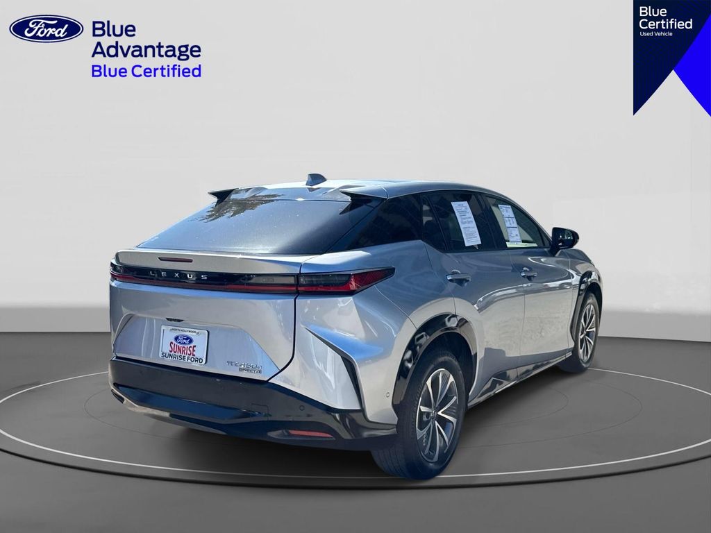 View vehicle photo 5