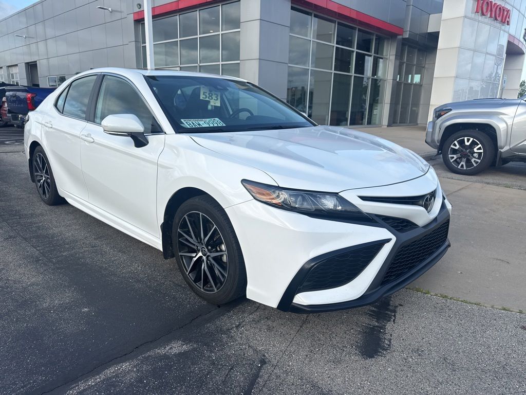 White 2023 Toyota Camry SE FWD Sedan Front-Wheel Drive 8-Speed Automatic