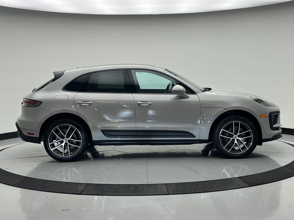 Thumbnail: 2024 Porsche Macan - 8