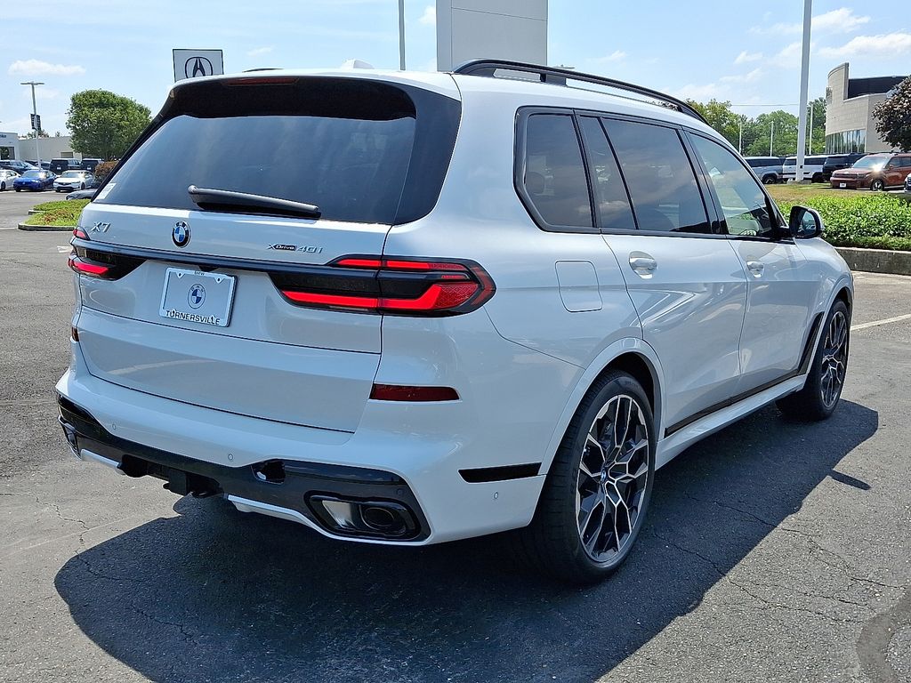 Thumbnail: 2026 BMW X7 - 4