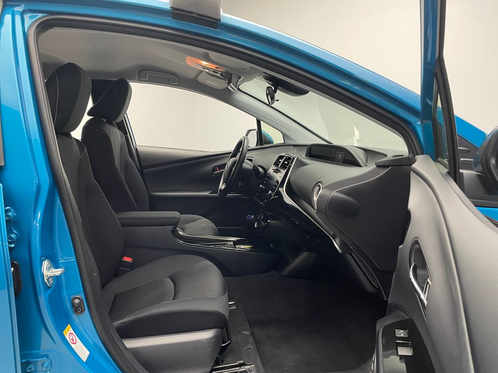 2022 Toyota Prius Prime LE 16
