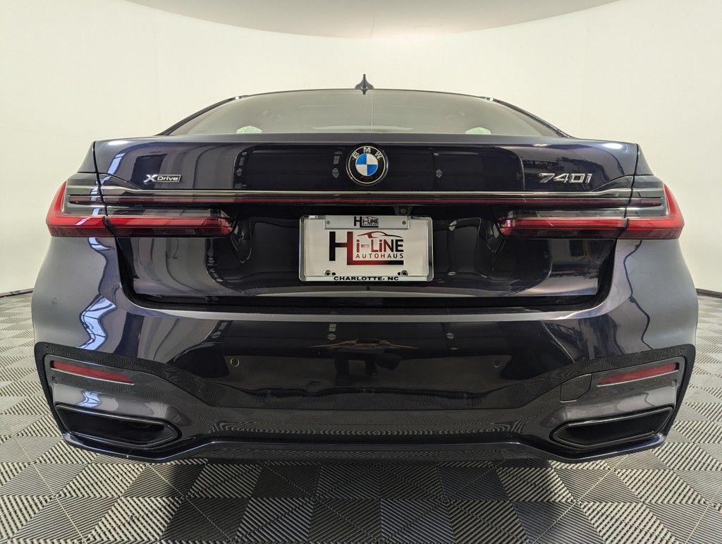 2022 BMW 7-Series 740i xDrive photo